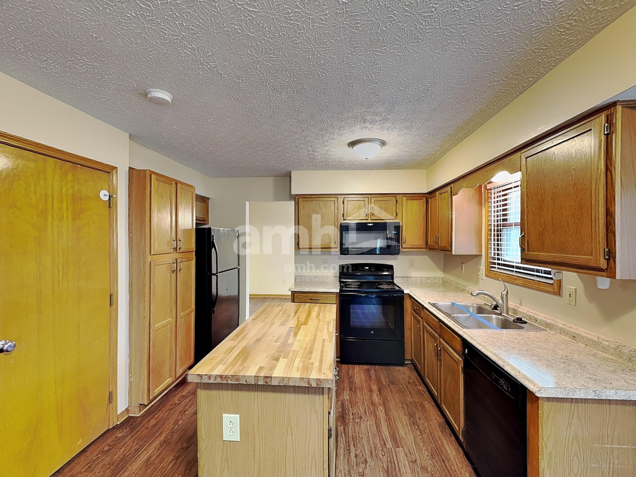 Building Photo - 105 Elmwood St