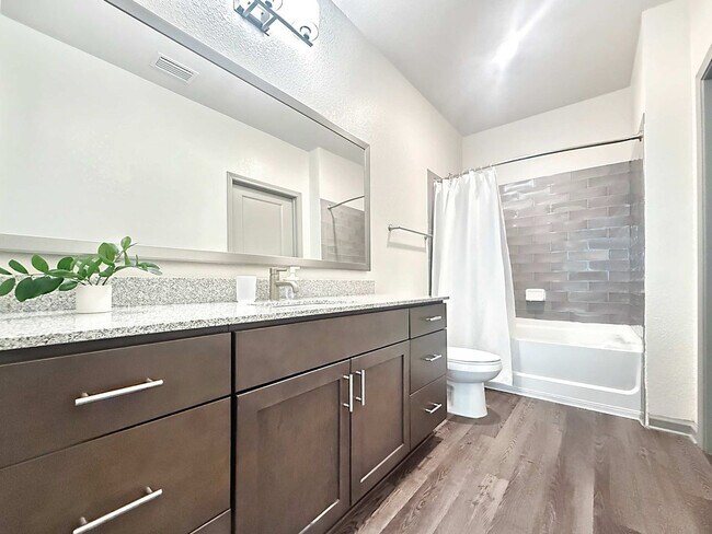 Building Photo - 1515 Flournoy Lp