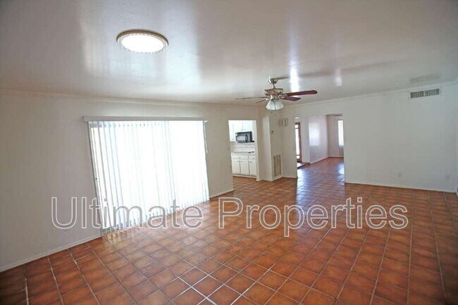 Building Photo - 8702 E Sells Dr