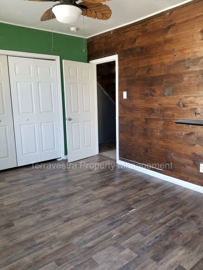 Building Photo - Very Large Newly Renovated - 3 Bed 1 Bath ...