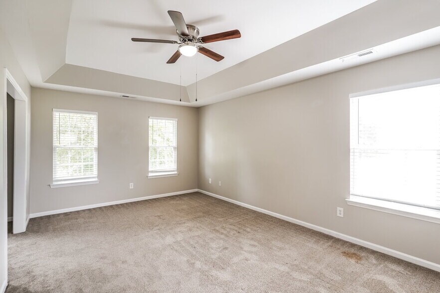 Building Photo - 1043 Vanguard Dr