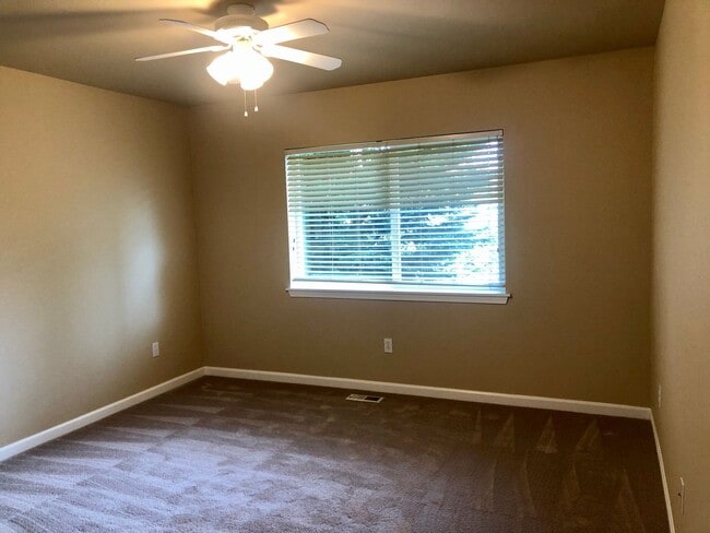 Building Photo - Kent Duplex