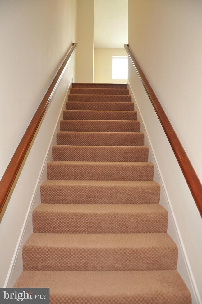 Building Photo - 2045 Valley Ave