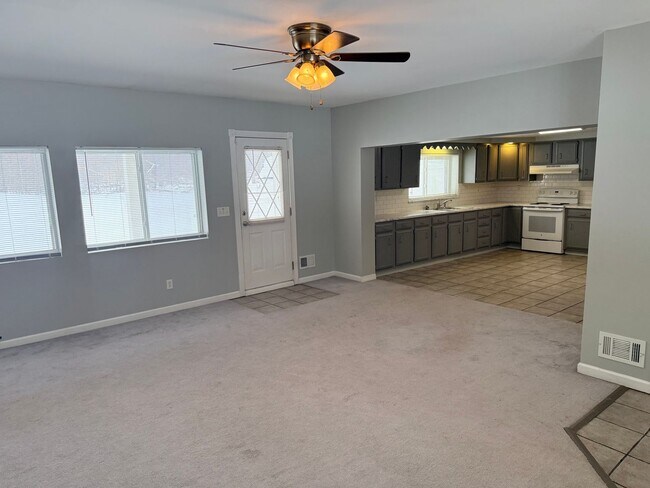 Building Photo - Austin - 10016/10020