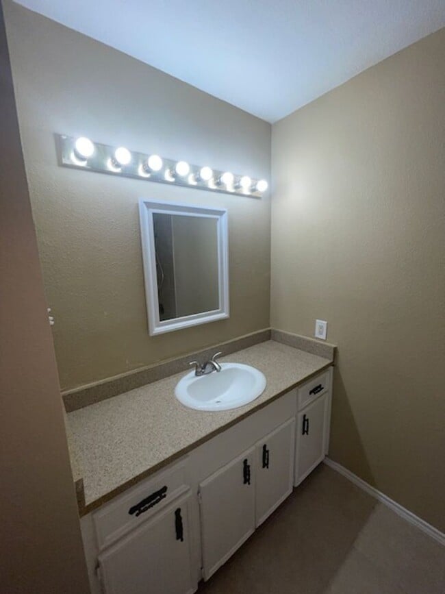 Building Photo - 5322 Inverness Dr