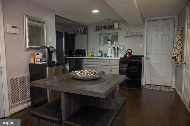 Building Photo - 1133 Morse St NE