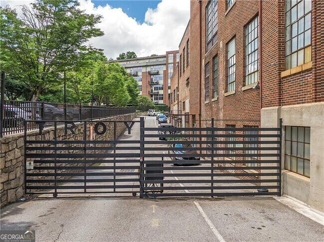 Building Photo - 650 Glen Iris Dr NE