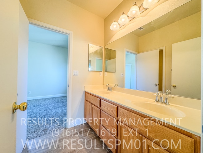 Building Photo - 3 bedroom Lincoln Home in Gated Community