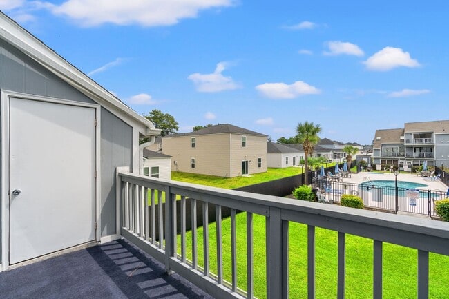 Building Photo - Fully furnished condo minutes from the beach!