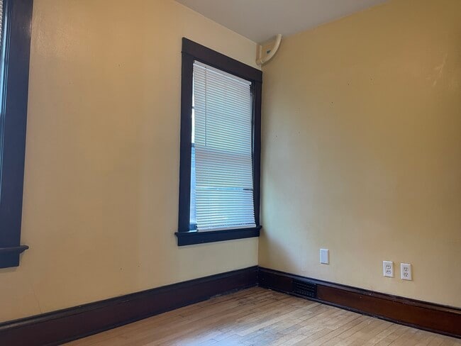 Building Photo - 109 Lathrop St