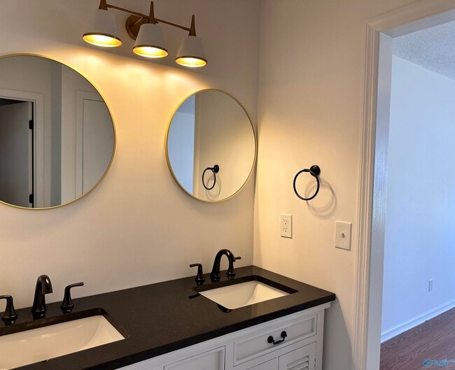 Building Photo - 13908 Creely Dr SW