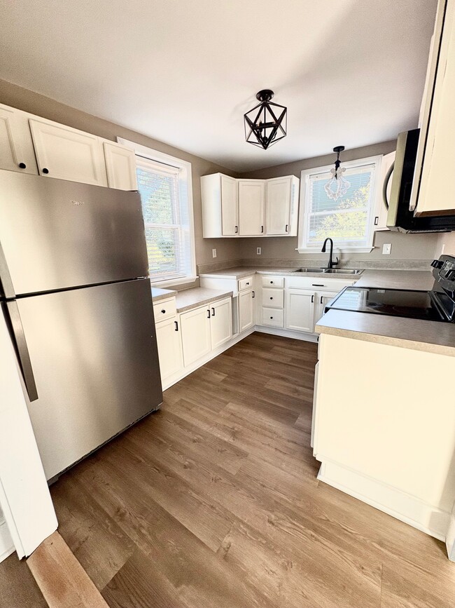 Building Photo - 102 N Baltimore St