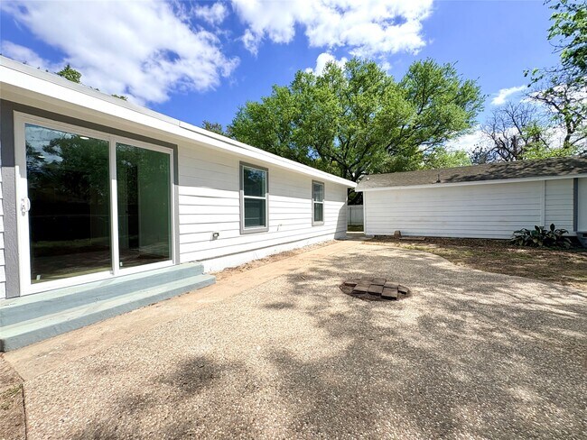 Building Photo - 3206 Avenue K