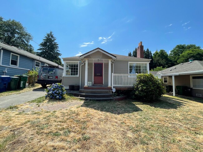 Primary Photo - Charming 2BD / 1BA home with large fenced ...