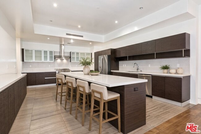 Building Photo - 225 S Hamilton Dr