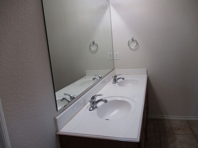 Building Photo - $1995 / 3br – 1648 ft2 - 3/2/2 w/Office ready to move in Brookville Estates (Forney)