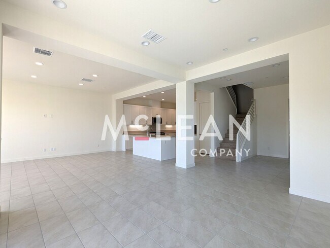 Building Photo - Beautiful Two-Story Four Bedroom Home at t...