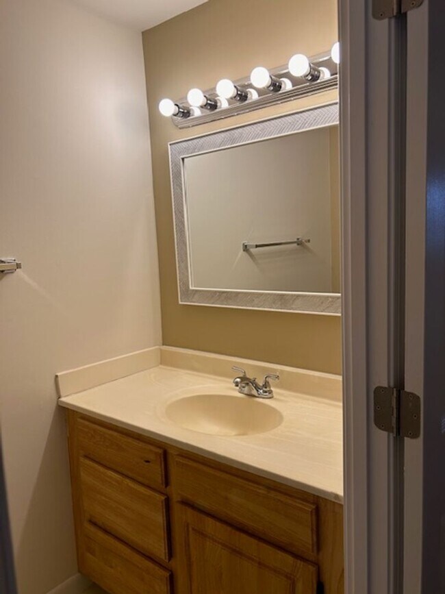 Building Photo - 1107 Soho Ct