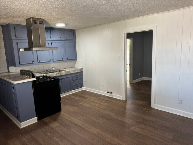 Building Photo - 5526 Stonewall St