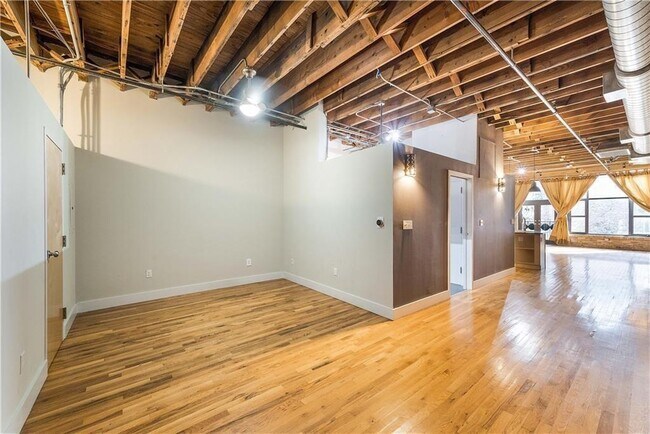 Building Photo - 411 Brazos St