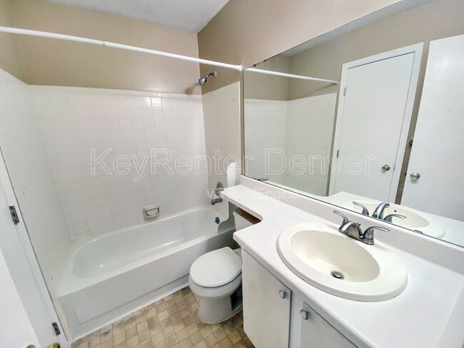 Building Photo - 10587 W Maplewood Dr