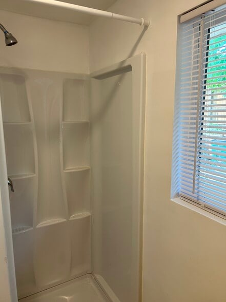 Bathroom Shower - 418 E 1st St