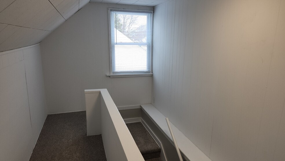 Building Photo - 2000 32nd St