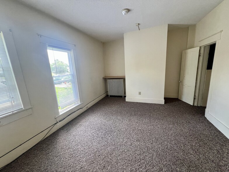 Building Photo - 425 Niagara St