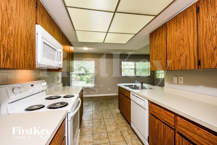 Building Photo - 656 Canal Dr