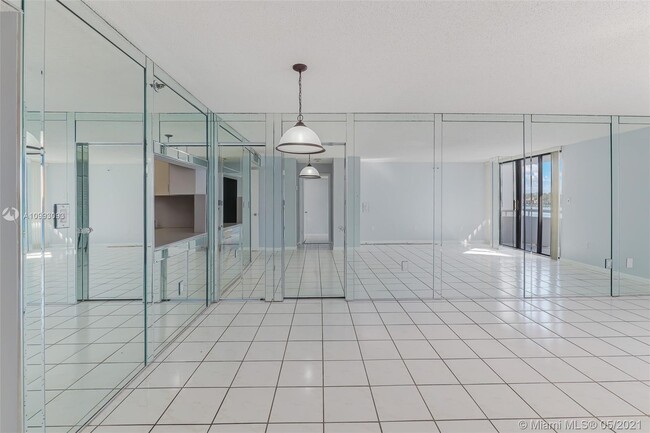 Building Photo - 6830 Indian Creek Dr
