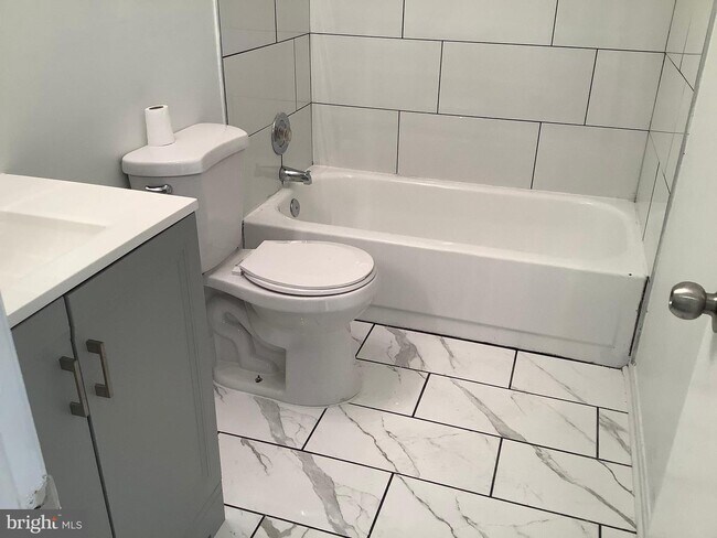 Building Photo - 12 Normandy Square Ct