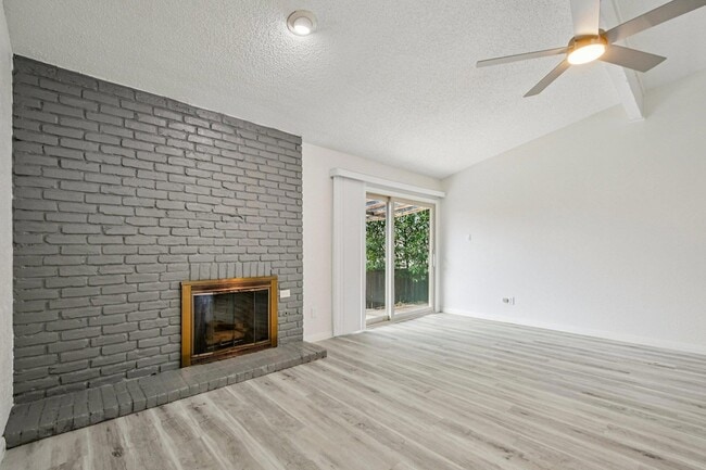 Building Photo - 9424 Singing Quail Dr