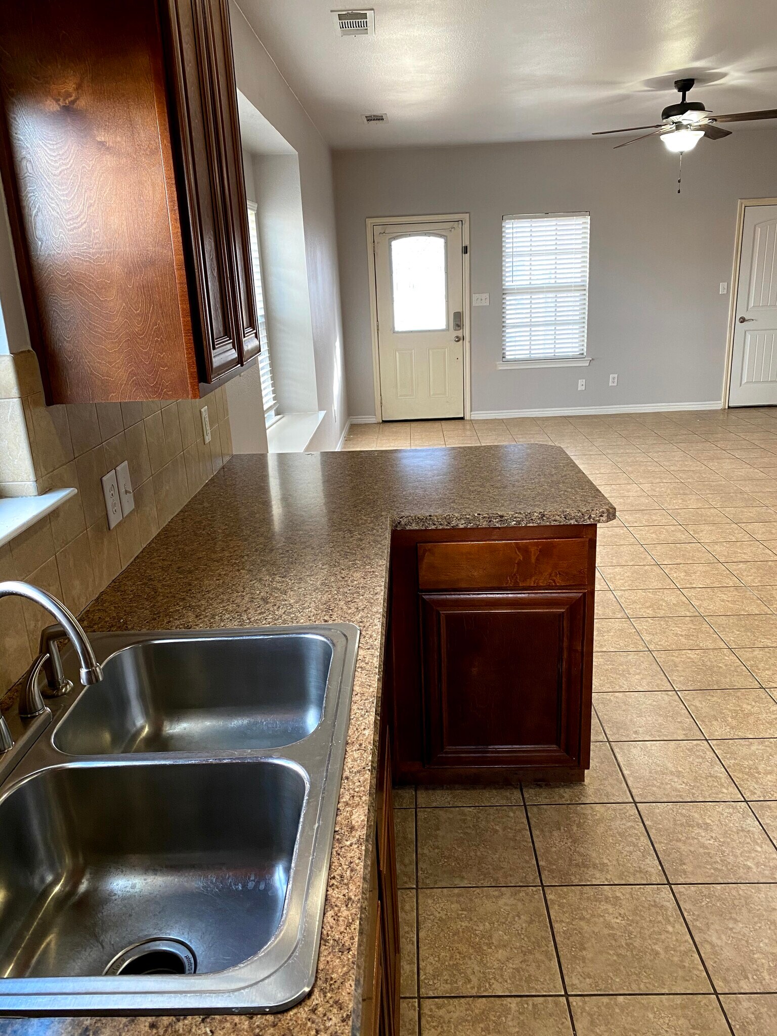 Building Photo - 906 Parkplace Ridge