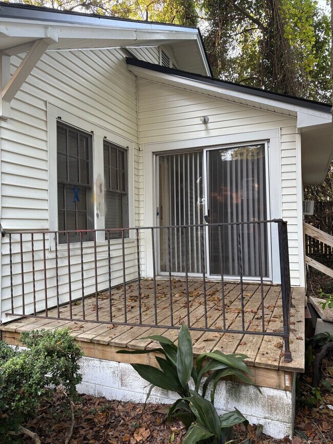Building Photo - 1BED/1BATH Near I10 and Monroe