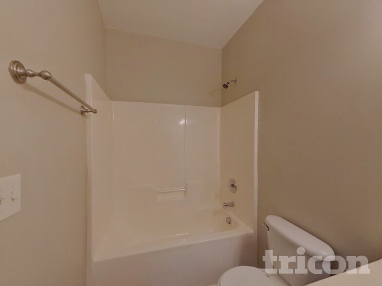 Building Photo - 215 Harrowfield Heights