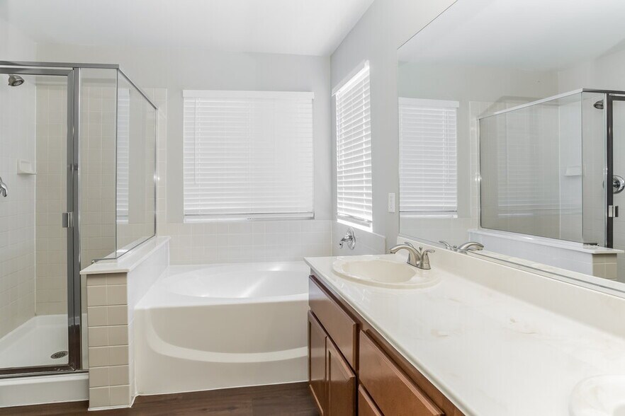 Building Photo - 6333 Blushing Willow St