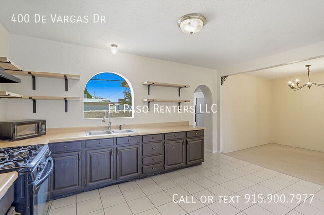 Building Photo - 400 De Vargas Dr