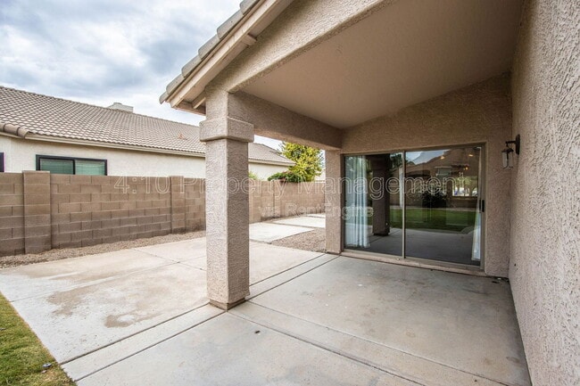 Building Photo - 1944 W Canyon Way