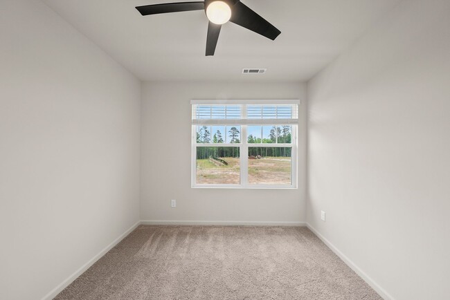Building Photo - 2058 Gln Xing Dr