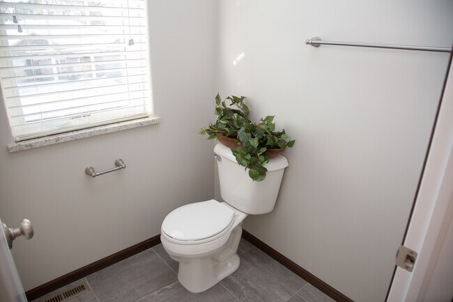 Building Photo - 6353 Pawnee Ln