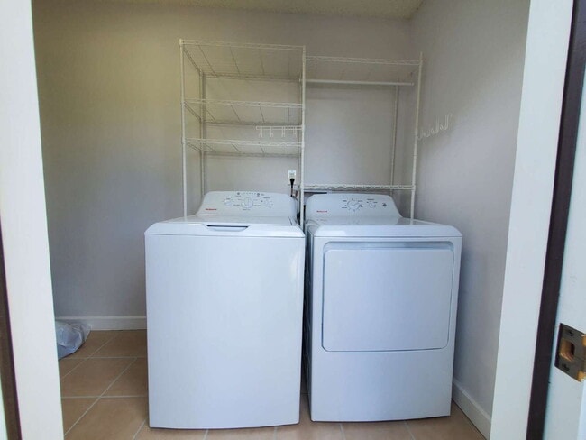 Building Photo - "Charming and Newly Updated 2-Bed Duplex R...