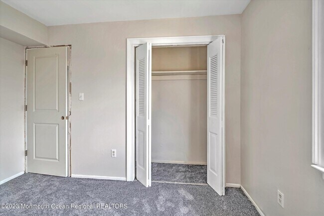 Building Photo - 250B Sawmill Rd