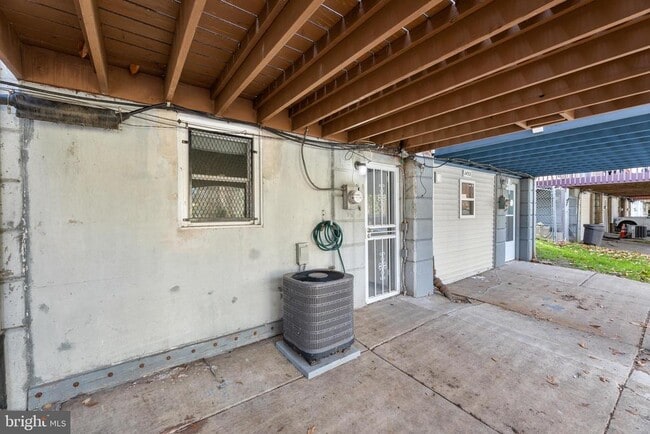 Building Photo - 1451 West End Dr