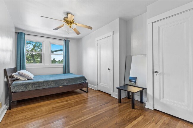 Building Photo - 776 Montclair St