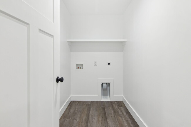 Building Photo - 4039 Cedar Fls Ln