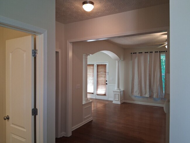 Building Photo - 7068 Littlebrook Way
