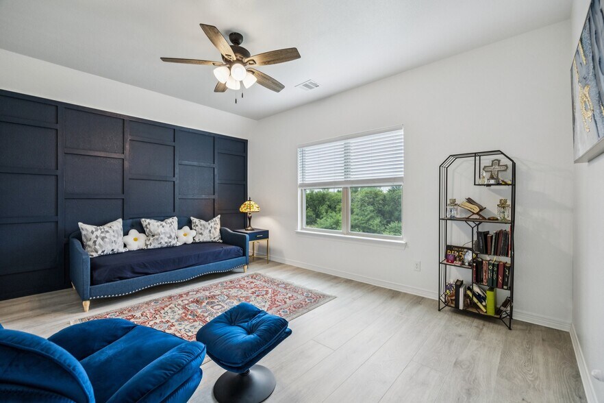 Building Photo - 4871 Lockwood Dr