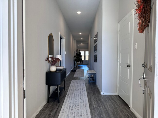 Building Photo - 1104 Magpie Lane