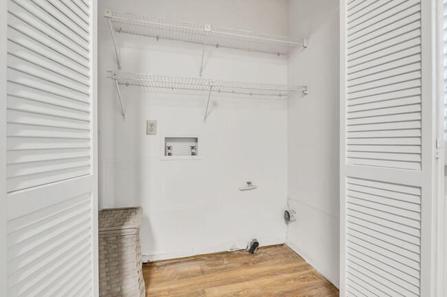 Building Photo - Brentwood Trace Condo