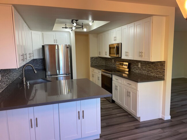 Building Photo - $500 off 1st months rent!!  Bright and Modern Northgate Condo!